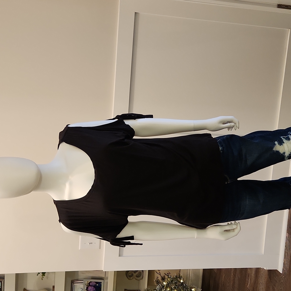 New York and Company black cutout sleeves soft tee